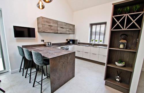 Contemporary 2 bedroom eco home with a twist - Photo 2