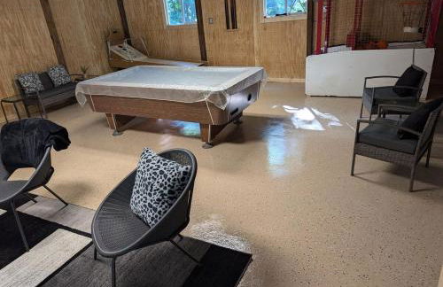 Sister Lakes Lakeside House - Sleeps 16 - Foto 67