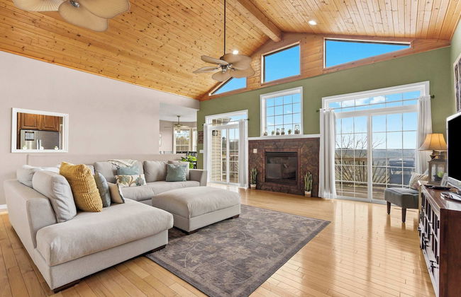 The Greenview Manor - Lake Views - Photo 1