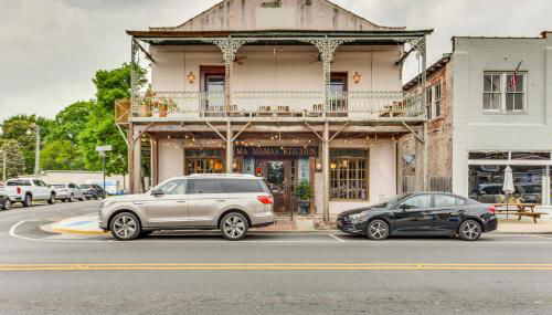 Charming Louisiana Getaway with Furnished Balcony! - Foto 3