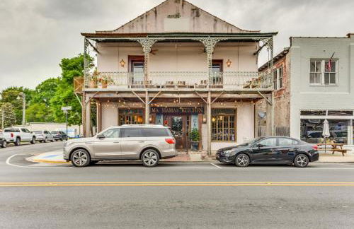 Charming Louisiana Getaway with Furnished Balcony! - Foto 3