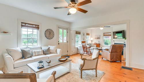 Historic Farmhouse Near Mountains and Colleges! - Foto 3