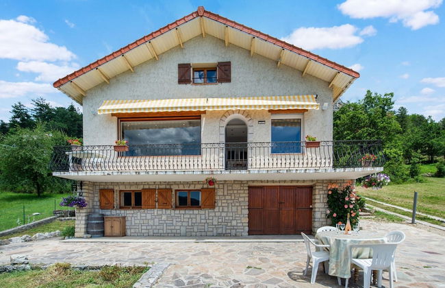 Holiday Home in Saint-julien-du-verdon With Garden - Foto 1