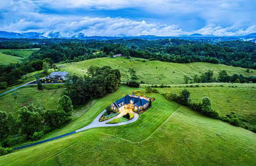 Luxury Getaway Home with Panoramic Views, Pool & Hot Tub! - Foto 63