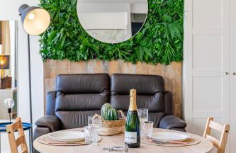 Aurora Lov'Room Proche de Saint Charles - Foto 1