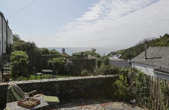 Coastguard Cottage - set in an elevated position with fabulous views overlooking Portloe - Photo 9