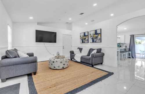 Gorgeous Lake Worth Beach House 4 Bedroom Home by RedAwning - Photo 24