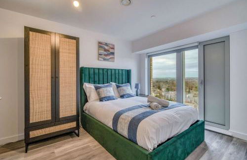 2-BR Near Salford Royal - City & Town Centre View - 1 Minute to Train & Tram Station - Sleeps 6 - Foto 9