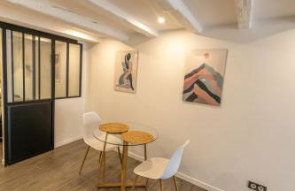 CONFORTABLE 2 PIÈCES AU CŒUR DU CENTRE HISTORIQUE - Foto 1