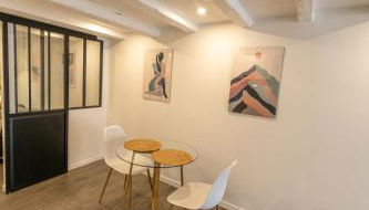 CONFORTABLE 2 PIÈCES AU CŒUR DU CENTRE HISTORIQUE - Foto 1