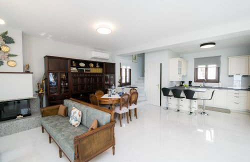 Mermaid Beachfront Villa - Photo 74