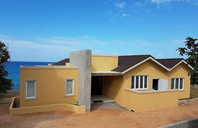 Je Suis Jamaica - 4 B R Beachfront Villa w Staff - Photo 40