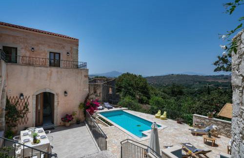 Butterfly, a historical villa with pool & hot tub! - Foto 1
