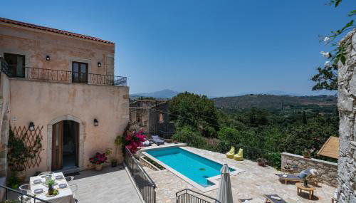 Butterfly, a historical villa with pool & hot tub! - Foto 1, sunbed