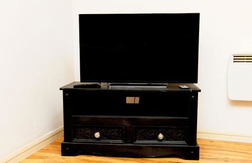 Birmingham City Centre Beautiful Apartment Walking Distance to Bullring Shopping Centre Private Parking - Photo 15