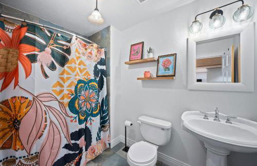 Nestled Inn Vacation Home Rental Evergreen - Trails, Views, Hot Tub, Skiing! - Foto 22