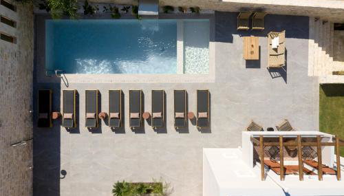 Jasmine Villa, with Heated Pool & Curated Design, By ThinkVilla - Foto 4, sunbed