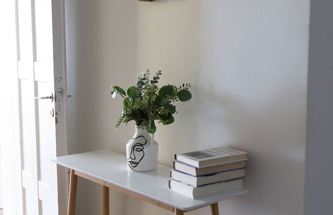 2ndhomes Charming 2BR Home w Balcony - Foto 13