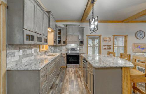 Greers Ferry Lake Access and Deck Group Getaway! - Foto 8