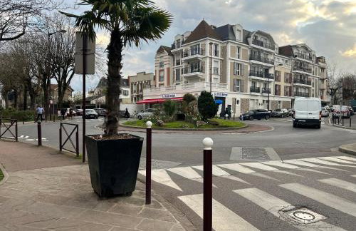 Studio Spacieux 4 Personnes avec Terrasse privée & Bureau - Gare à 4min, Paris en 30min - Foto 10