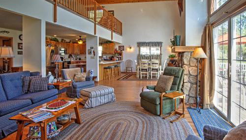 Waterfront Vandalia House with Dock on Donnell Lake! - Foto 4