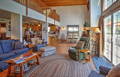 Waterfront Vandalia House with Dock on Donnell Lake! - Foto 4