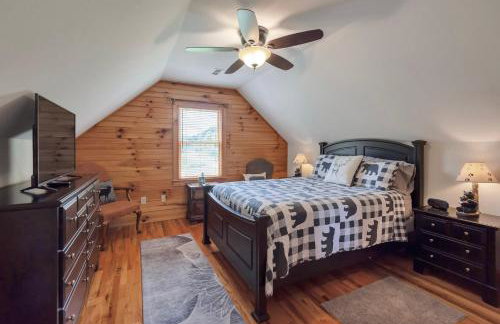 30 Mins to Boone, Fire Pit, Hot Tub, 3 porches, Dogs OK - Photo 15