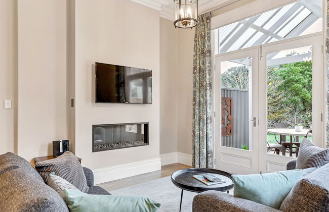 Grandview Accommodation - The Elm Tree Apartments - Photo 7