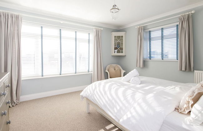 4BR Beach House Sleeps 10 - 5 Mins Walk to the Sea - Foto 78