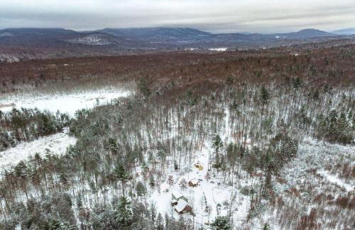 Cozy Log Cabin with an Indoor Fireplace Located on 70 Forested Acres in Leicester, Vermont - Foto 17