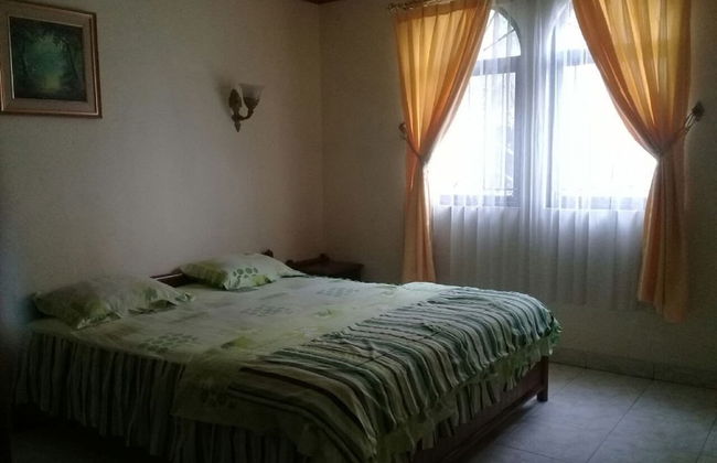 Villa Kota Bunga Vinca - Foto 5