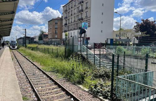 Cozy Station House & Direct Access to Paris - Foto 22