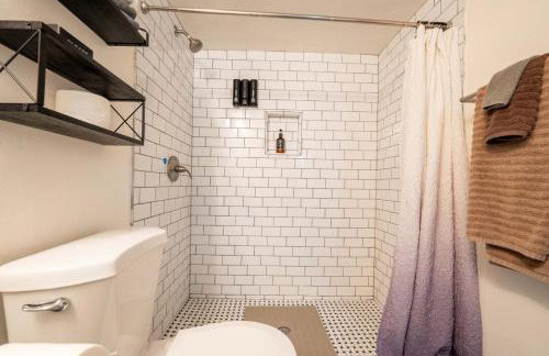 Spring Dream 2BR Apt with Parking in the Heart of DT - Foto 40