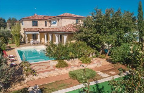 Four-Bedroom Holiday Home In Vodnjan - Foto 1