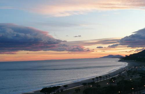 Apartamento con terraza, vistas playa y montaña - Foto 38