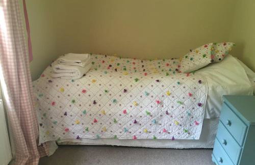 St Anthony’s, bright perkily decorated 3 bedroom house - Photo 33