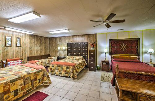 Pine Lodge Cabin on 450 Acres in Ozark Mountains - Foto 12