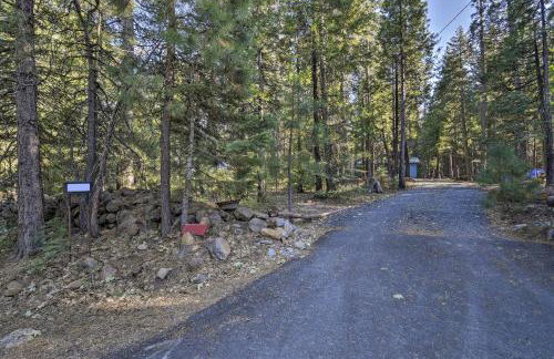 Secluded Butte Meadows Cabin with Deck and Grill! - Foto 23