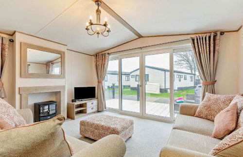 Binky Lodge Stylish Cosy 3-Bedroom Holiday Lodge Hoburne Naish Barton on Sea - Photo 13