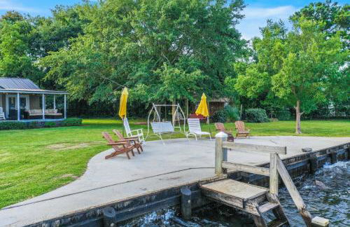 Dock and Fire Pit Lakefront Bonneau Home! - Foto 20