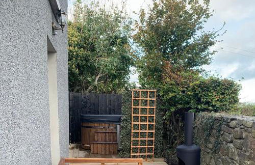 Luxury countryside cottage getaway with wood fired hot tub - Foto 12