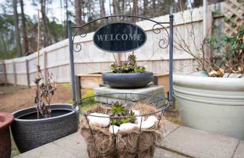 Tranquil Light-Filled Retreat 3BR Ranch - Photo 64