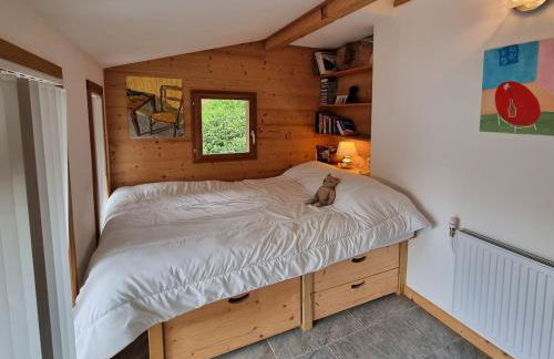Very comfortable, fully equiped two bed appartement in private chalet entire floor Near La Clusaz, Grand Bornand, Annecy and lake and private terrace Bbq - Foto 12
