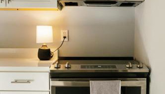 "The Homestead" UPSCALE STAY - Downtown with Yard - Foto 5