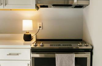 "The Homestead" UPSCALE STAY - Downtown with Yard - Foto 5