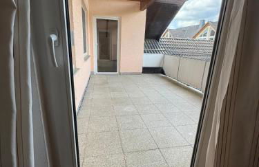 Dachgeschoss Wohnung mit Blick ins Grüne - Foto 8