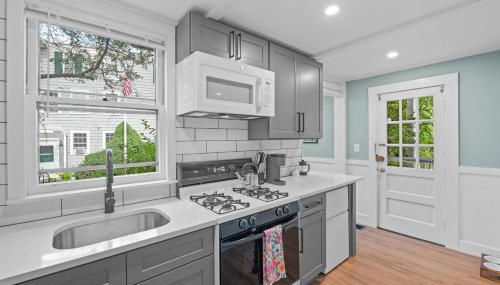 1803 Salem 1BR | Walk to Haunted Happenings - Foto 4