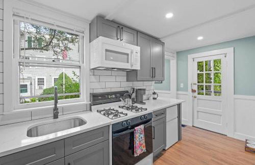 1803 Salem 1BR | Walk to Haunted Happenings - Foto 4