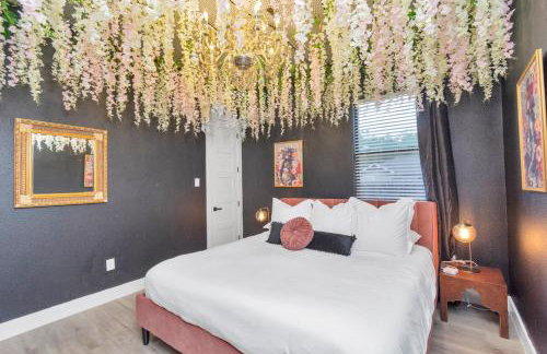 Houston's Downtown Bloom House - Spacious Floral Escape for Groups - Foto 38