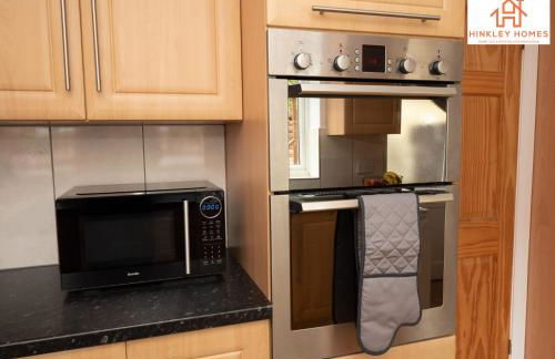 Large Home - Free Parking-WiFi By Hinkley Homes Short Lets & Serviced Accommodation - Foto 29